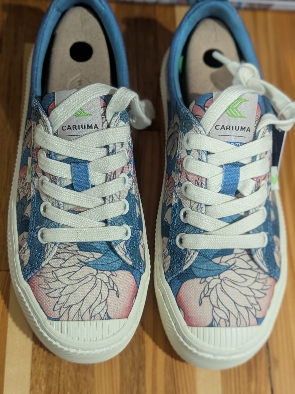 Cariuma Limited Edition Hokusai Canvas Sneakers - New In Box